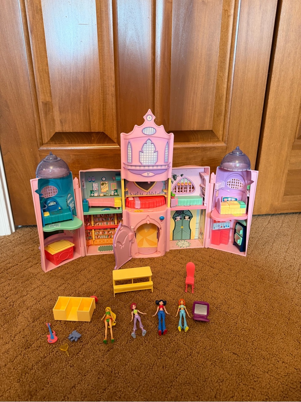 Mattel Winx Club Alfea College of Fairies 2004 Castle Playset